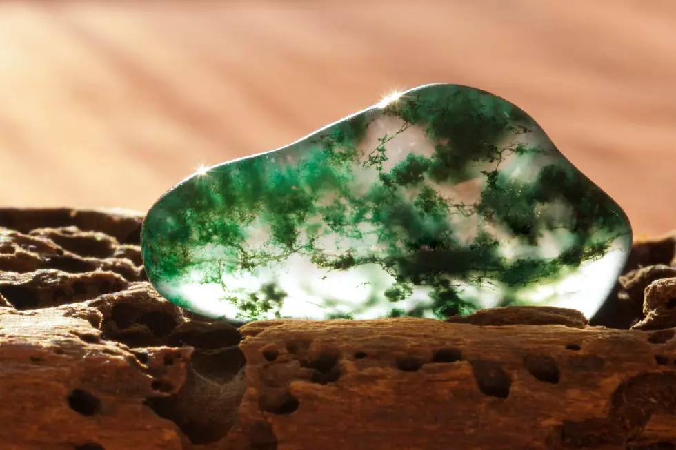 How to Find These Glowing Gemstones in New York Rivers